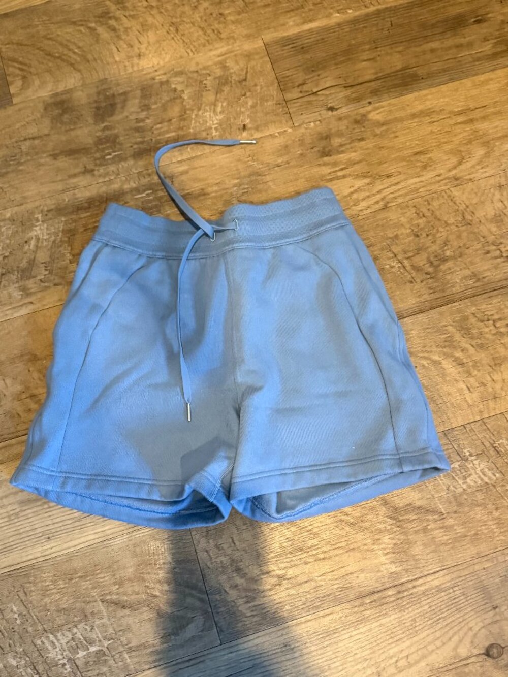 New (never worn) Lululemon Scuba High Rise Short 5” Blue Willow Women’s size 6